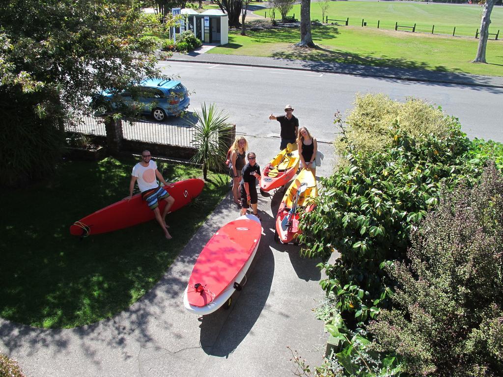 Bazil'S Backpackers Bbh Hostel & Surf School Westport Ngoại thất bức ảnh