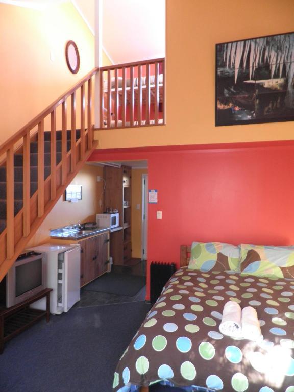 Bazil'S Backpackers Bbh Hostel & Surf School Westport Ngoại thất bức ảnh