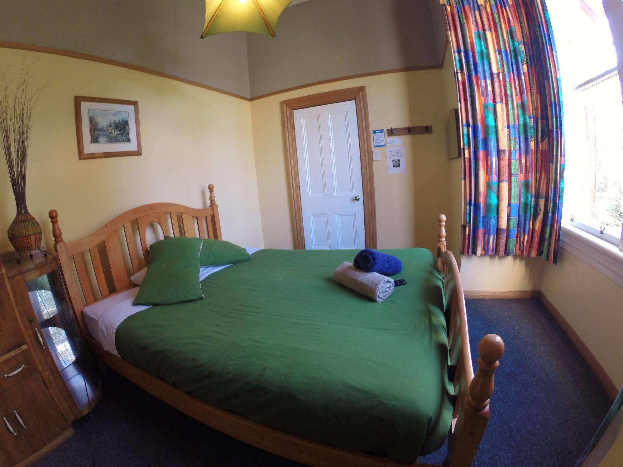 Bazil'S Backpackers Bbh Hostel & Surf School Westport Ngoại thất bức ảnh